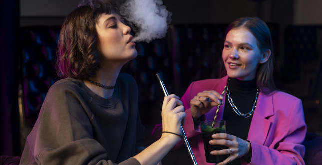 La cachimba: una moda para fumar tabaco más nocivo de lo que parece para los adolescentes